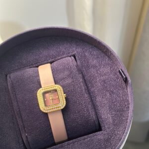 ساعة نسائية بسير من الجلد بلون بني