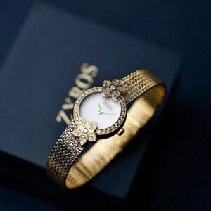 ساعة زهر النسائية ببريق مميز بلون ذهبي